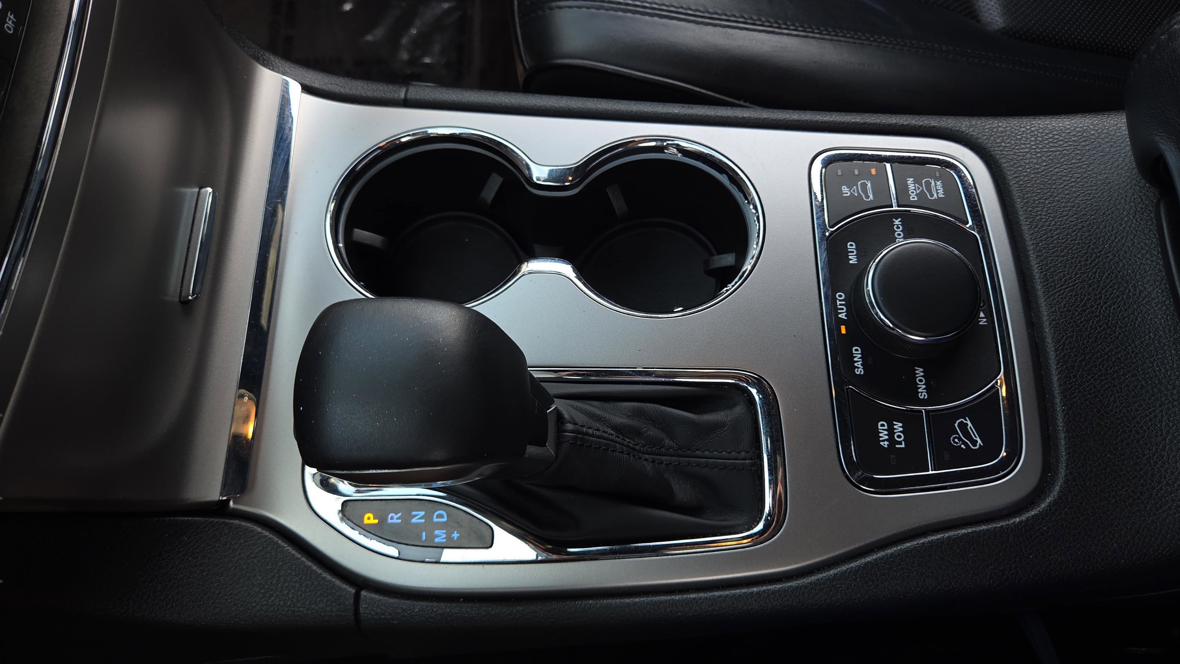 Used 2018 Jeep Grand Cherokee Overland AWD/4WD image 34