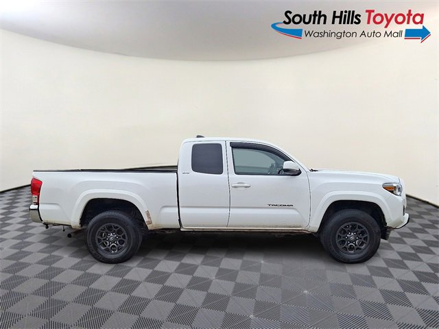 Used 2017 Toyota Tacoma SR5 w/ SR5 Appearance Package (SM) image 7