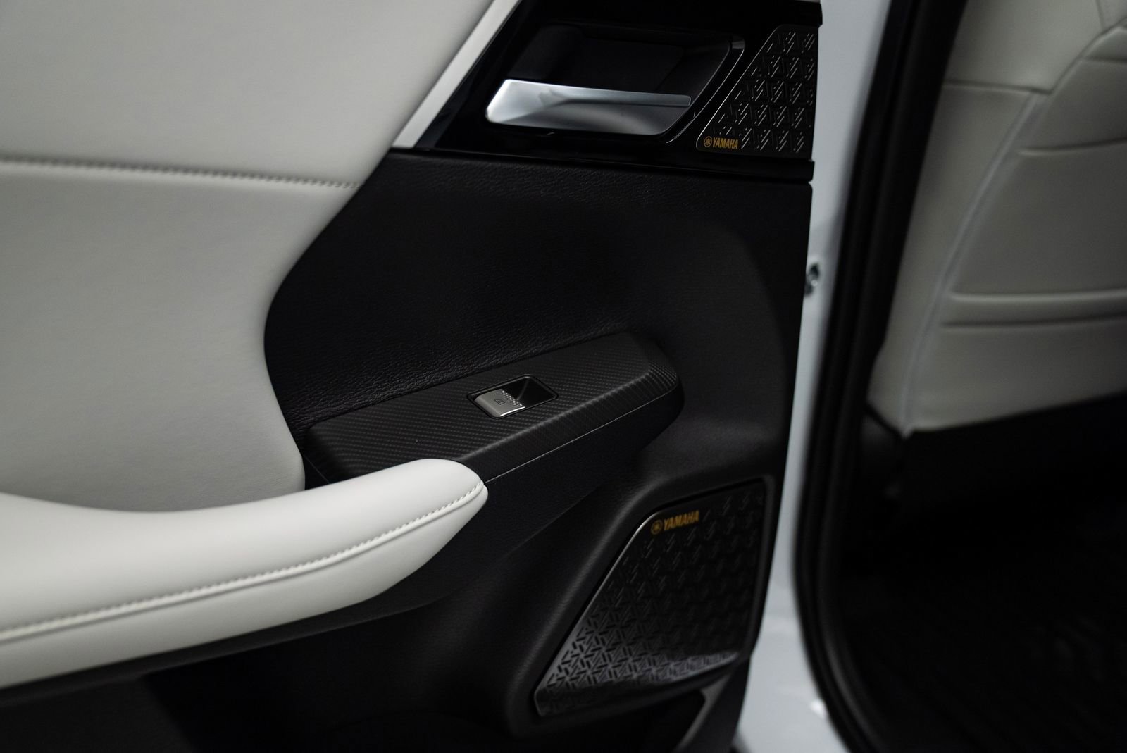 Used 2025 Mitsubishi Outlander SE image 25