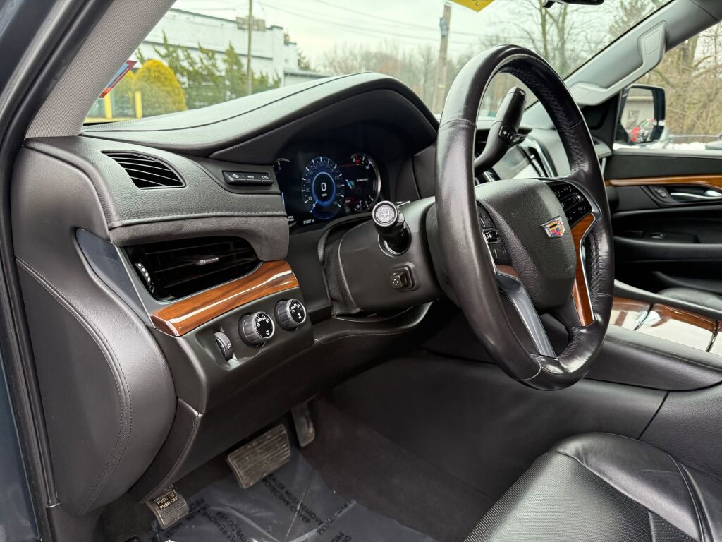 Used 2020 Cadillac Escalade Luxury AWD/4WD image 11