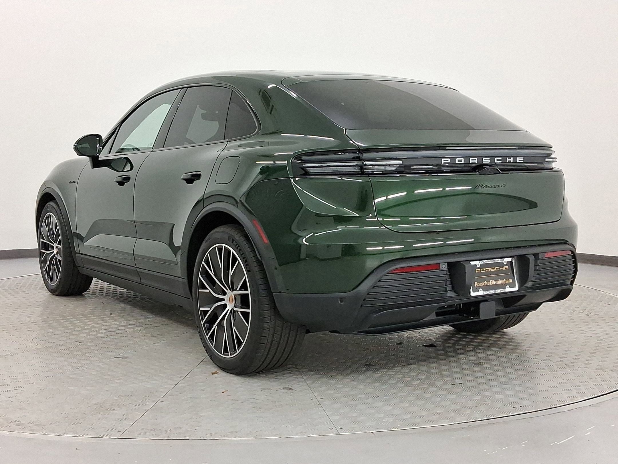 Used 2026 Porsche Macan AWD/4WD image 3