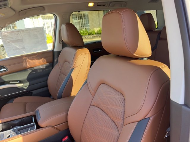 New 2025 Nissan Pathfinder Platinum image 12