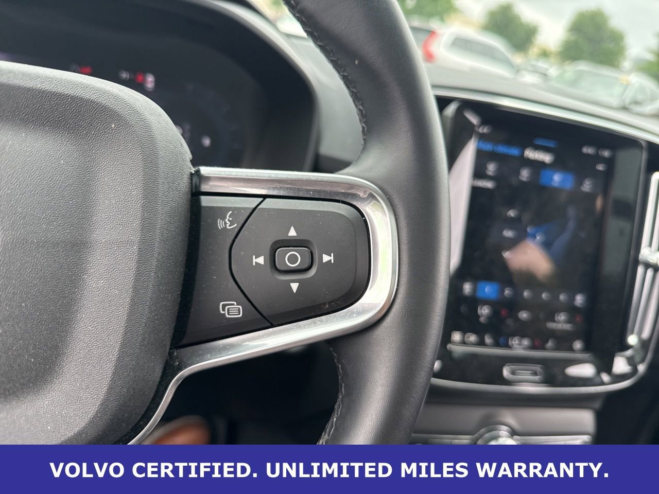Certified 2025 Volvo XC40 B5 Plus AWD/4WD image 22