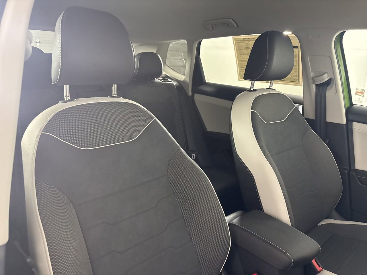 Used 2025 Volkswagen Taos SE w/ Black Wheel Package image 25