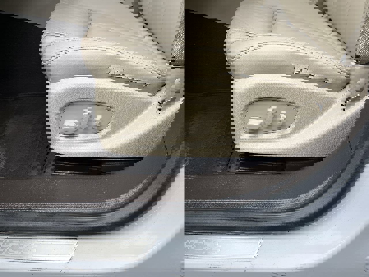 Used 2014 Buick LaCrosse Leather image 10