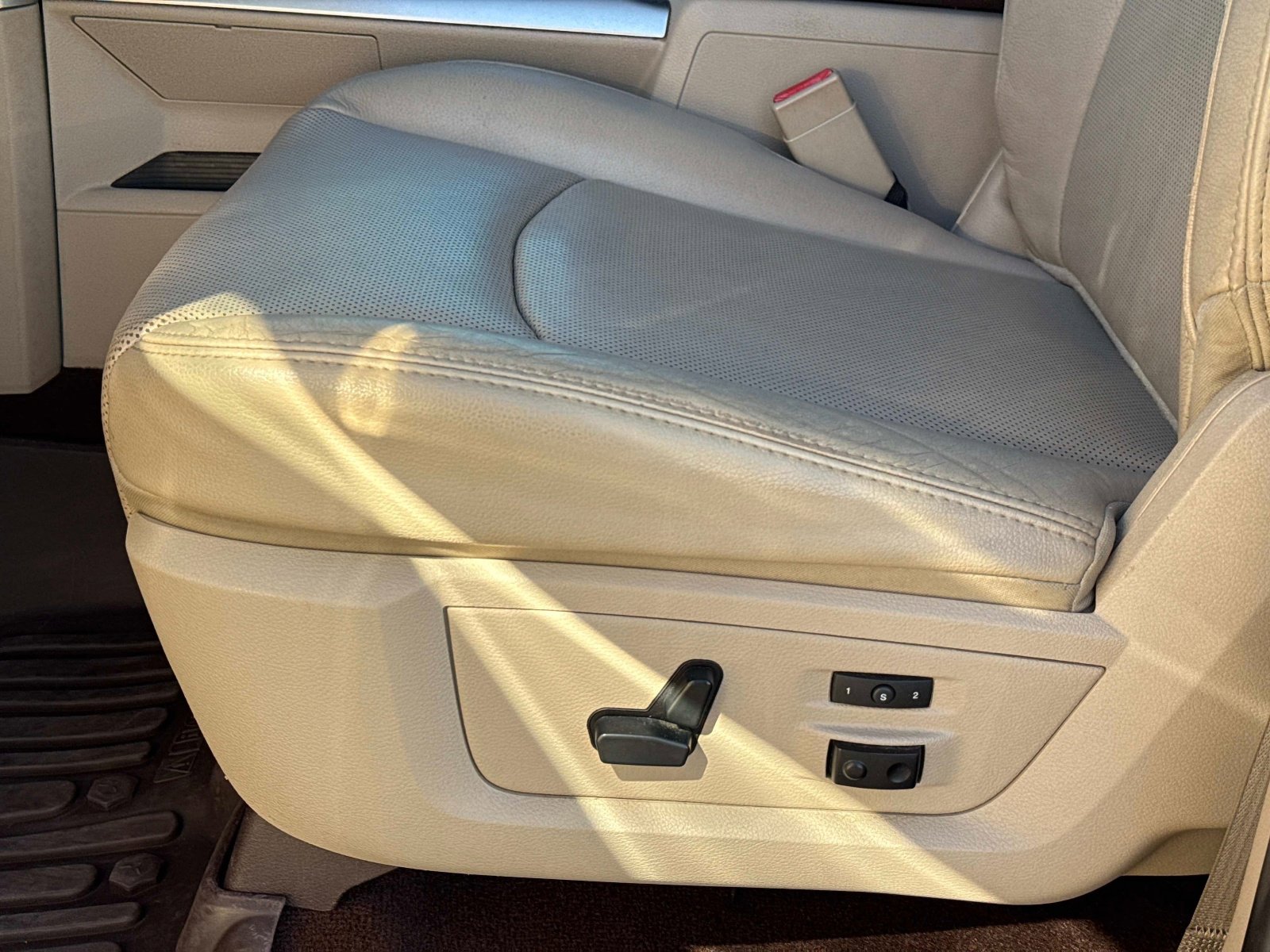 Used 2017 RAM 1500 Laramie w/ Convenience Group image 21