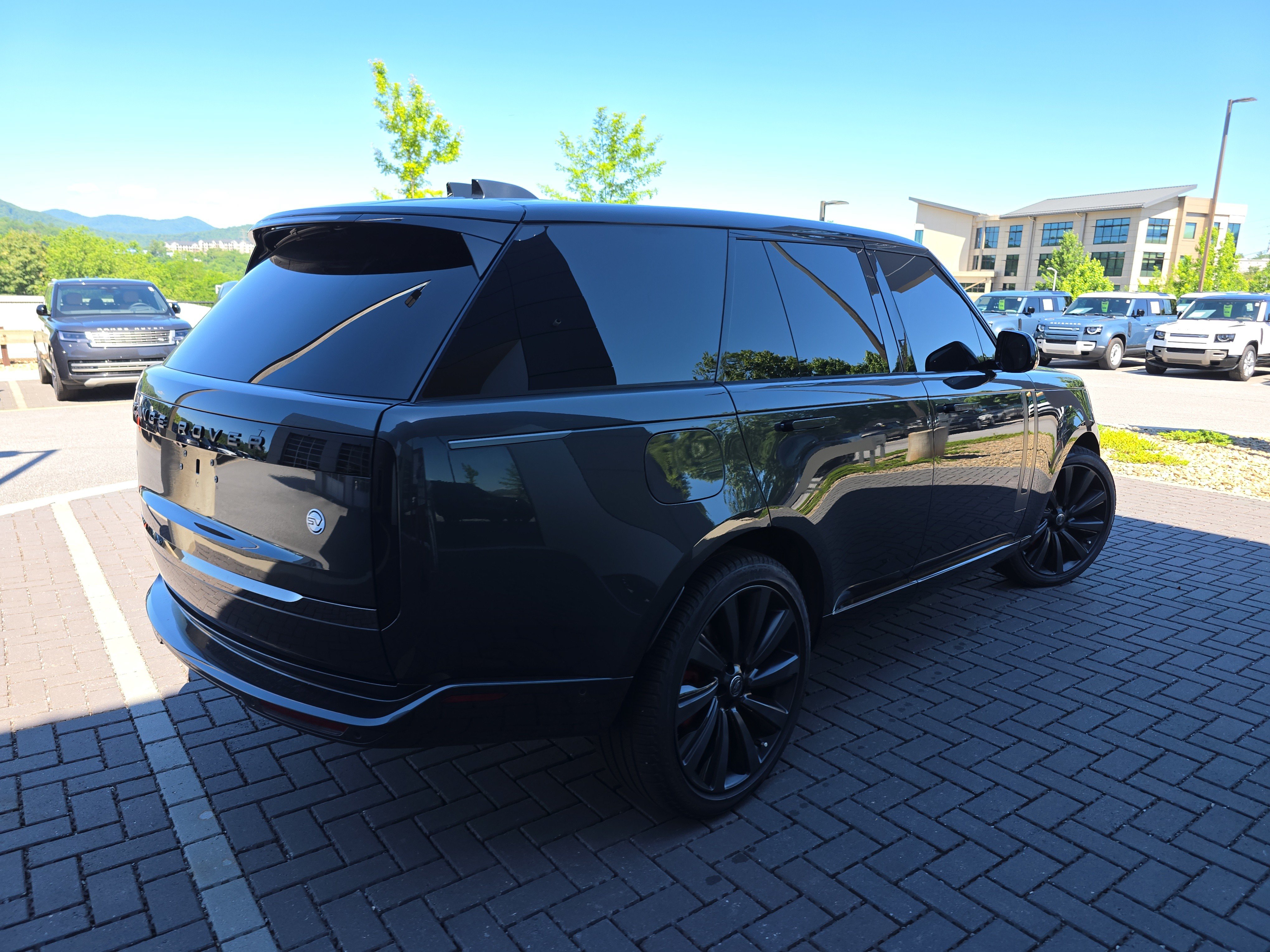 Certified 2023 Land Rover Range Rover SV AWD/4WD image 5