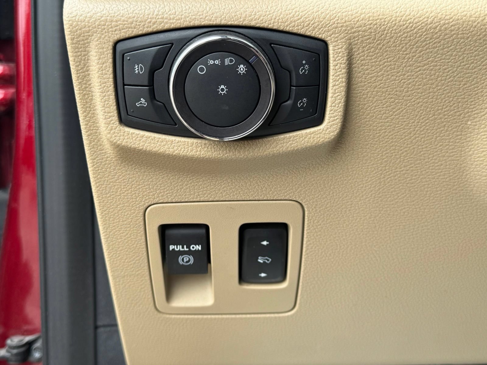Used 2019 Ford F150 Lariat w/ Equipment Group 502A Luxury AWD/4WD image 18