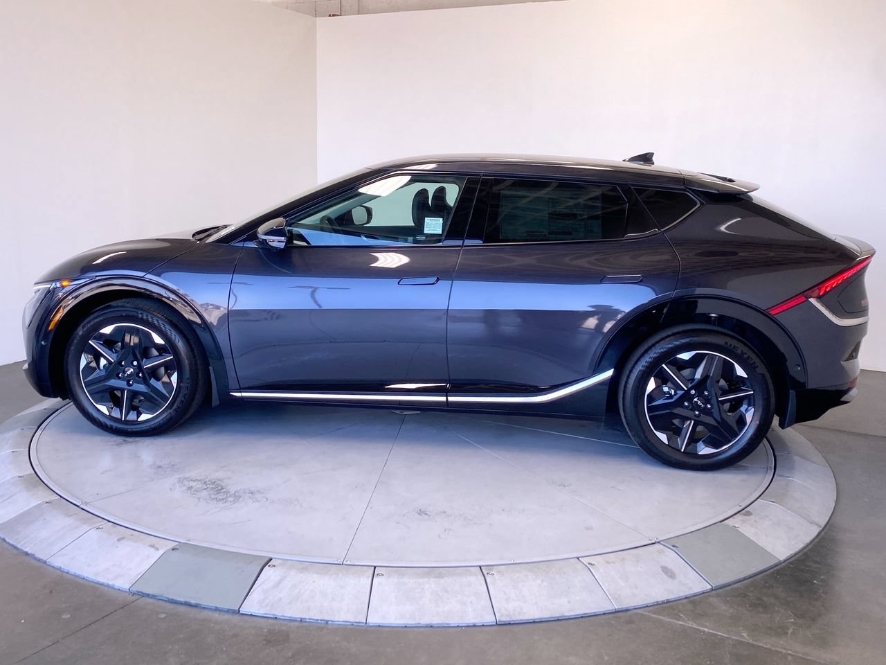 New 2026 Kia EV6 Wind RWD image 2