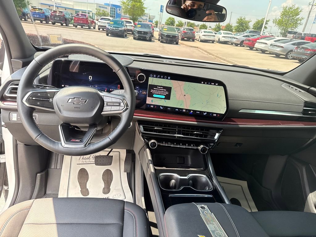 Used 2025 Chevrolet Traverse Z71 w/ LPO, Floor Liner Package AWD/4WD image 29