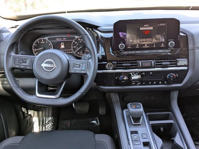 Used 2024 Nissan Pathfinder SV image 15