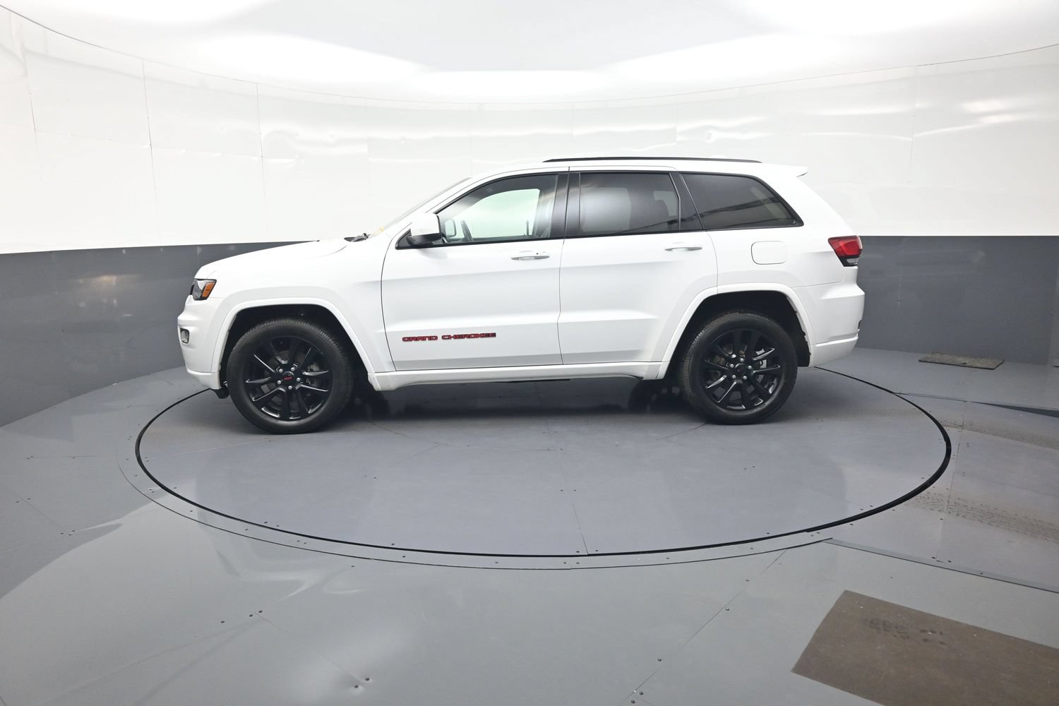 Used 2020 Jeep Grand Cherokee Altitude AWD/4WD image 6