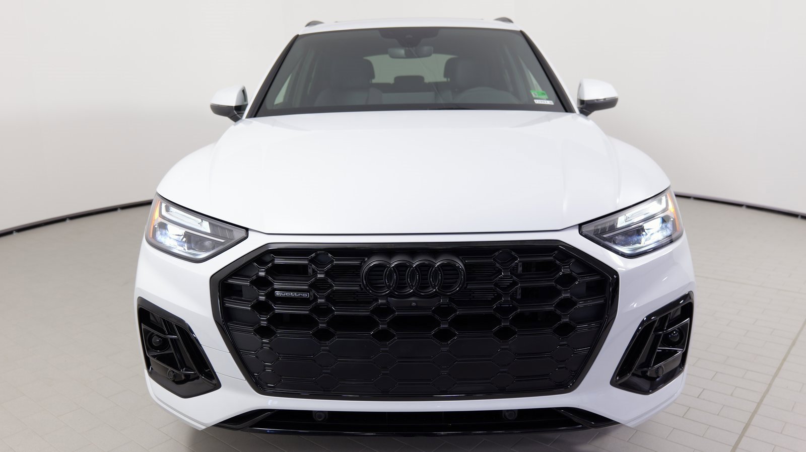 Used 2024 Audi Q5 e Premium Plus w/ Premium Plus Package image 18