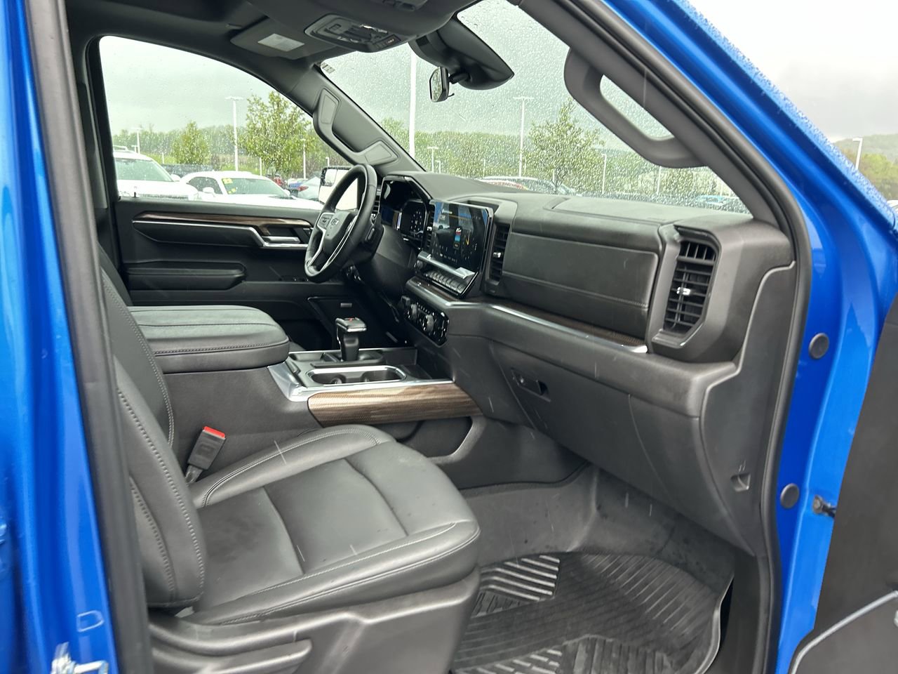 Used 2025 Chevrolet Silverado 1500 LT Trail Boss w/ Convenience Package II AWD/4WD image 15