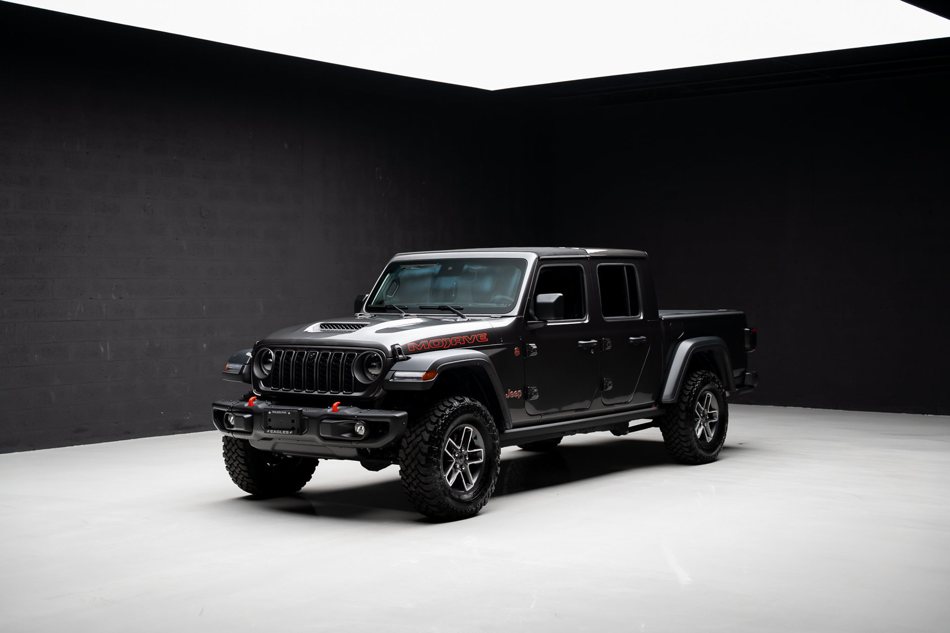 Used 2025 Jeep Gladiator Mojave w/ Steel Bumper Group AWD/4WD image 4