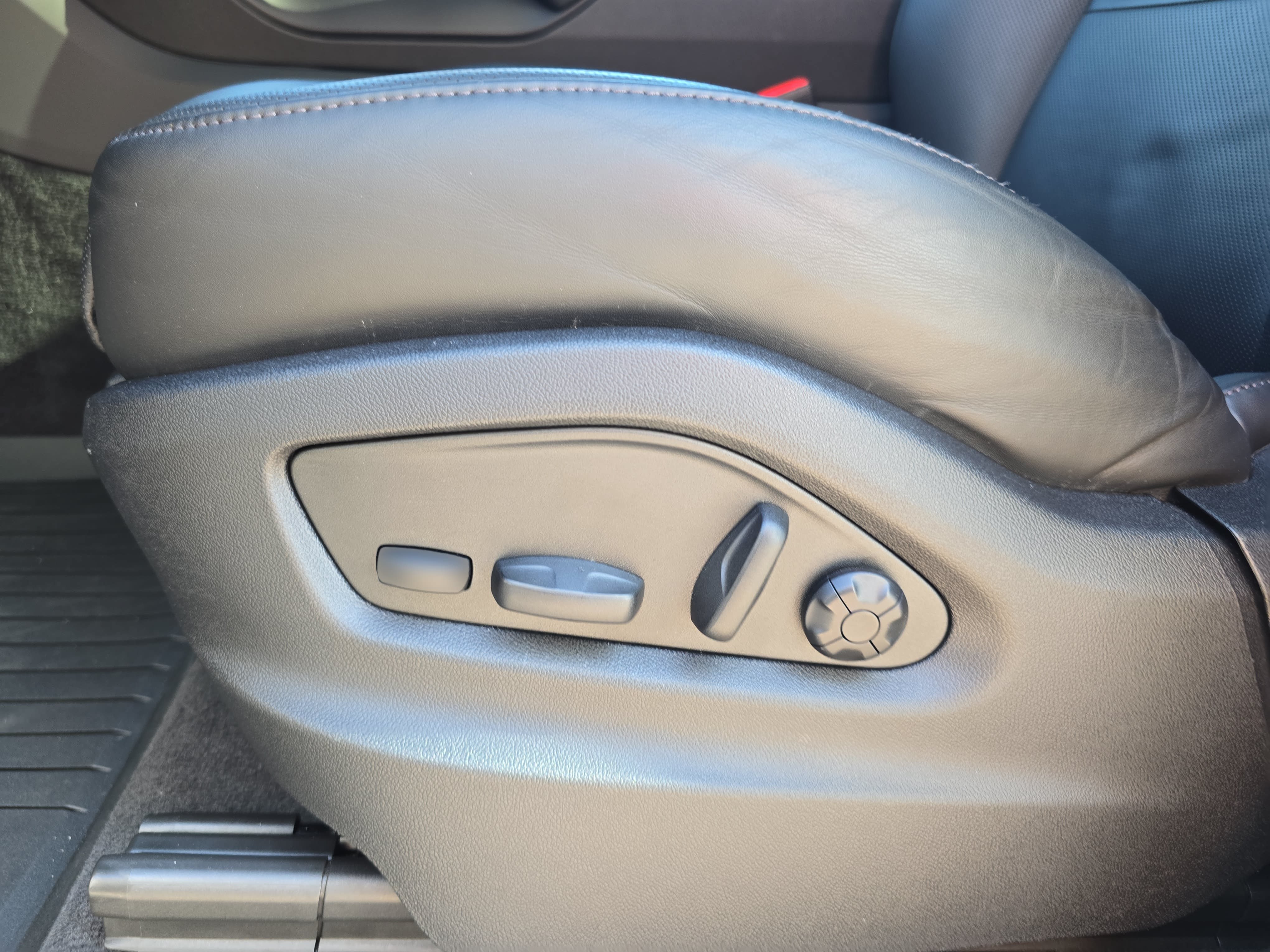 Used 2024 Porsche Cayenne Coupe AWD/4WD image 29