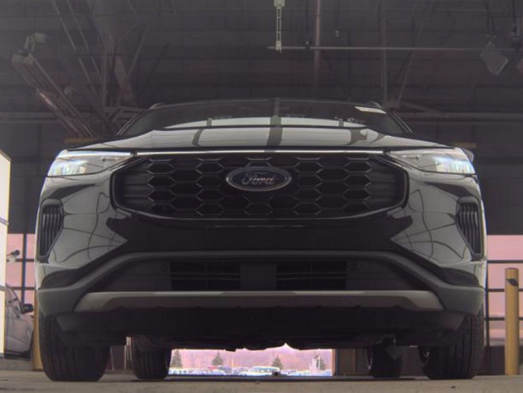 Used 2025 Ford Escape ST-Line w/ Equipment Group 301A image 4