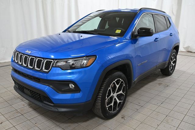 Used 2024 Jeep Compass Latitude image 16