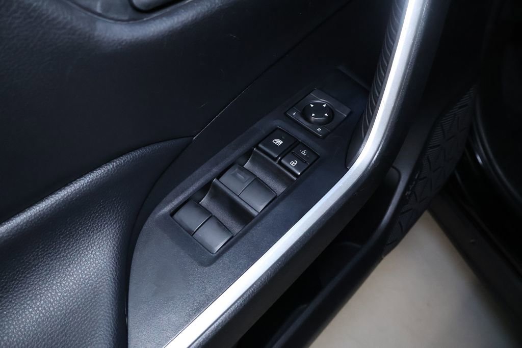 Used 2022 Toyota RAV4 LE AWD/4WD image 13