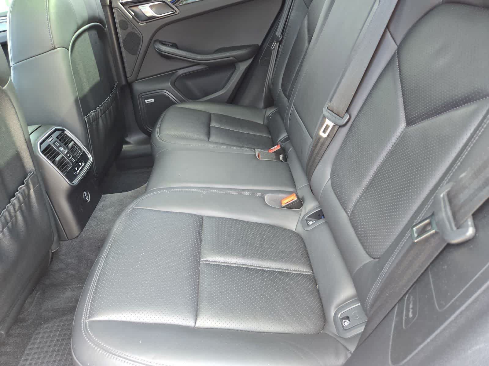 Used 2020 Porsche Macan AWD/4WD image 18