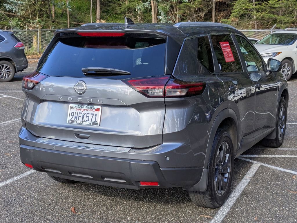Used 2025 Nissan Rogue SV w/ SV Premium Package image 5