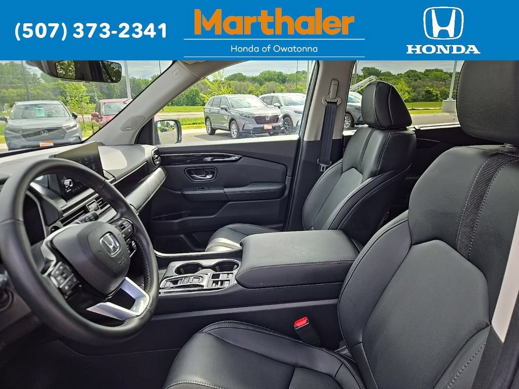 Used 2025 Honda Pilot Touring image 10