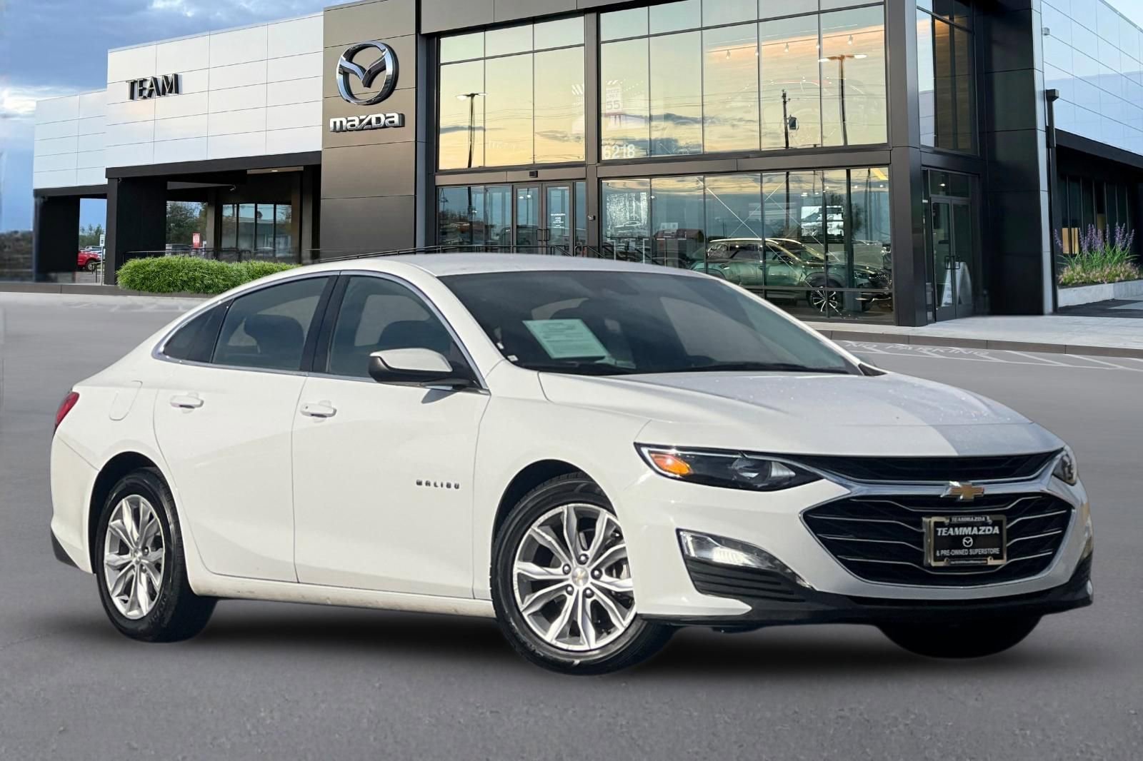 Used 2023 Chevrolet Malibu LT image 2