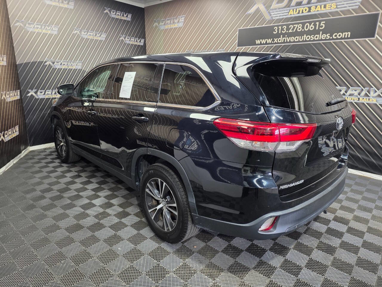 Used 2019 Toyota Highlander LE image 9