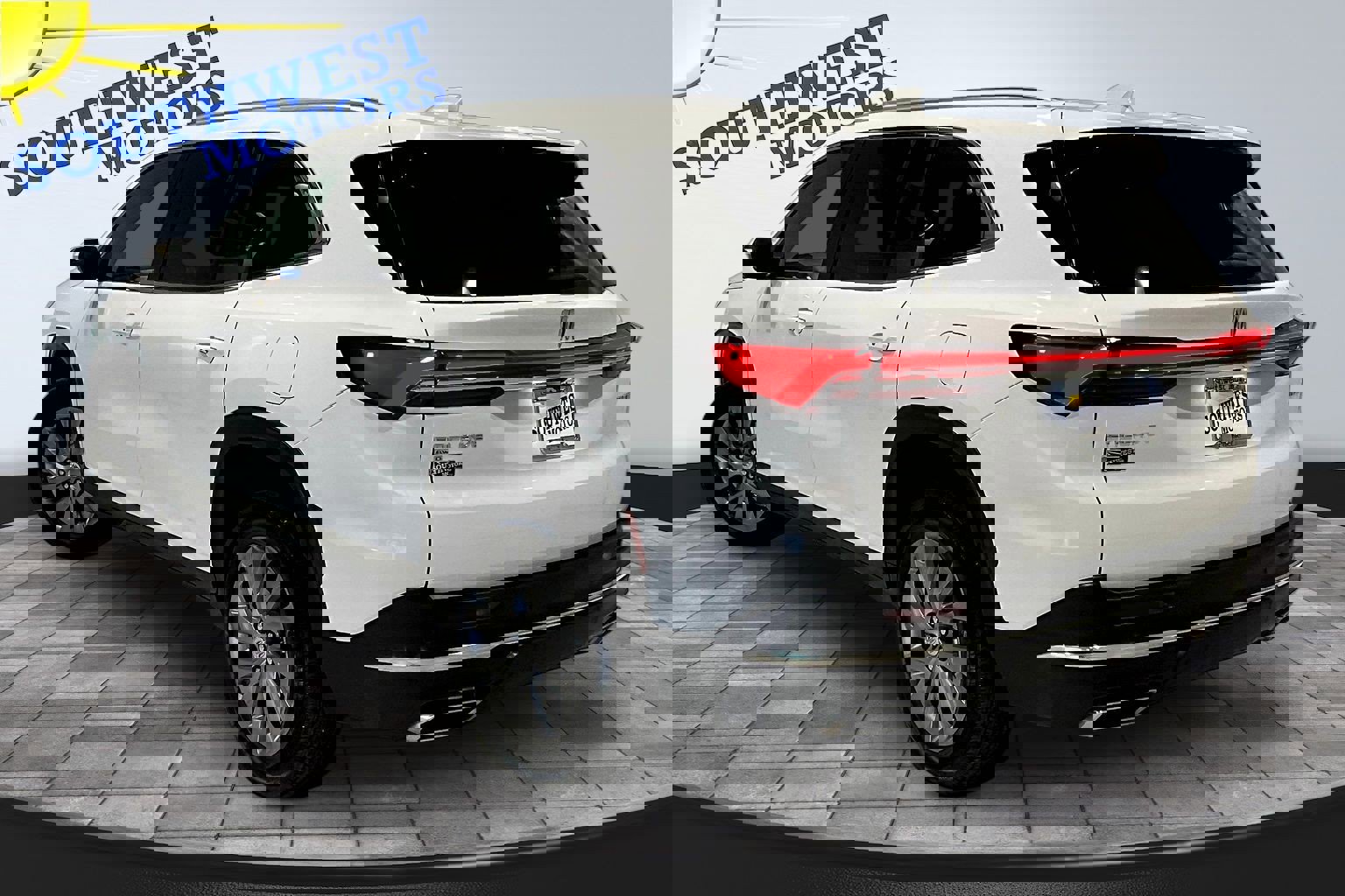 Used 2025 Buick Enclave Preferred image 4