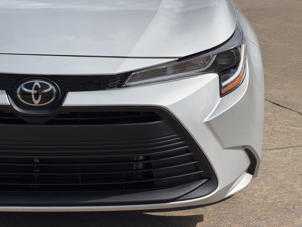 Used 2026 Toyota Corolla LE FWD image 4