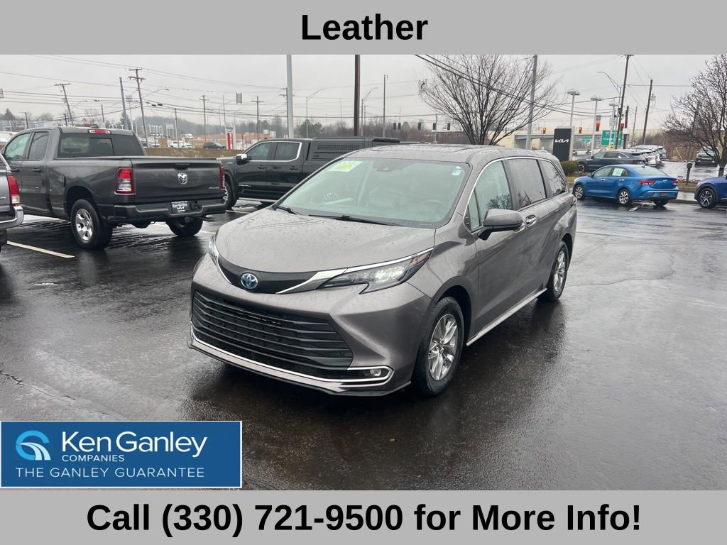 Used 2024 Toyota Sienna XLE image 2