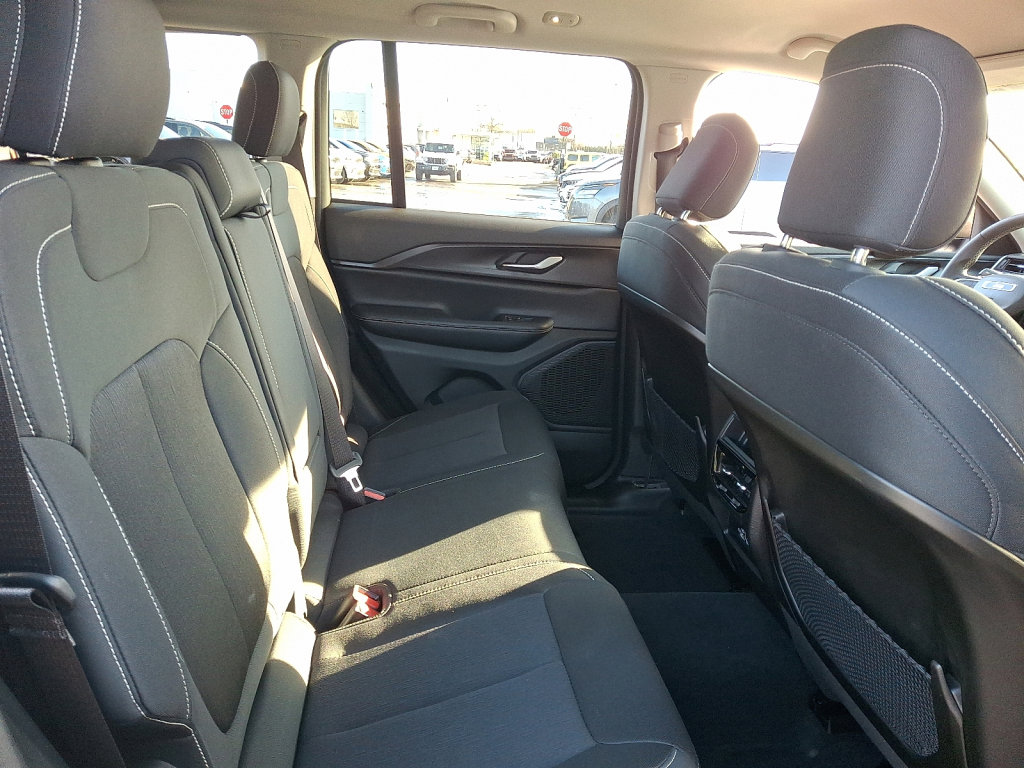 Certified 2023 Jeep Grand Cherokee Laredo image 15