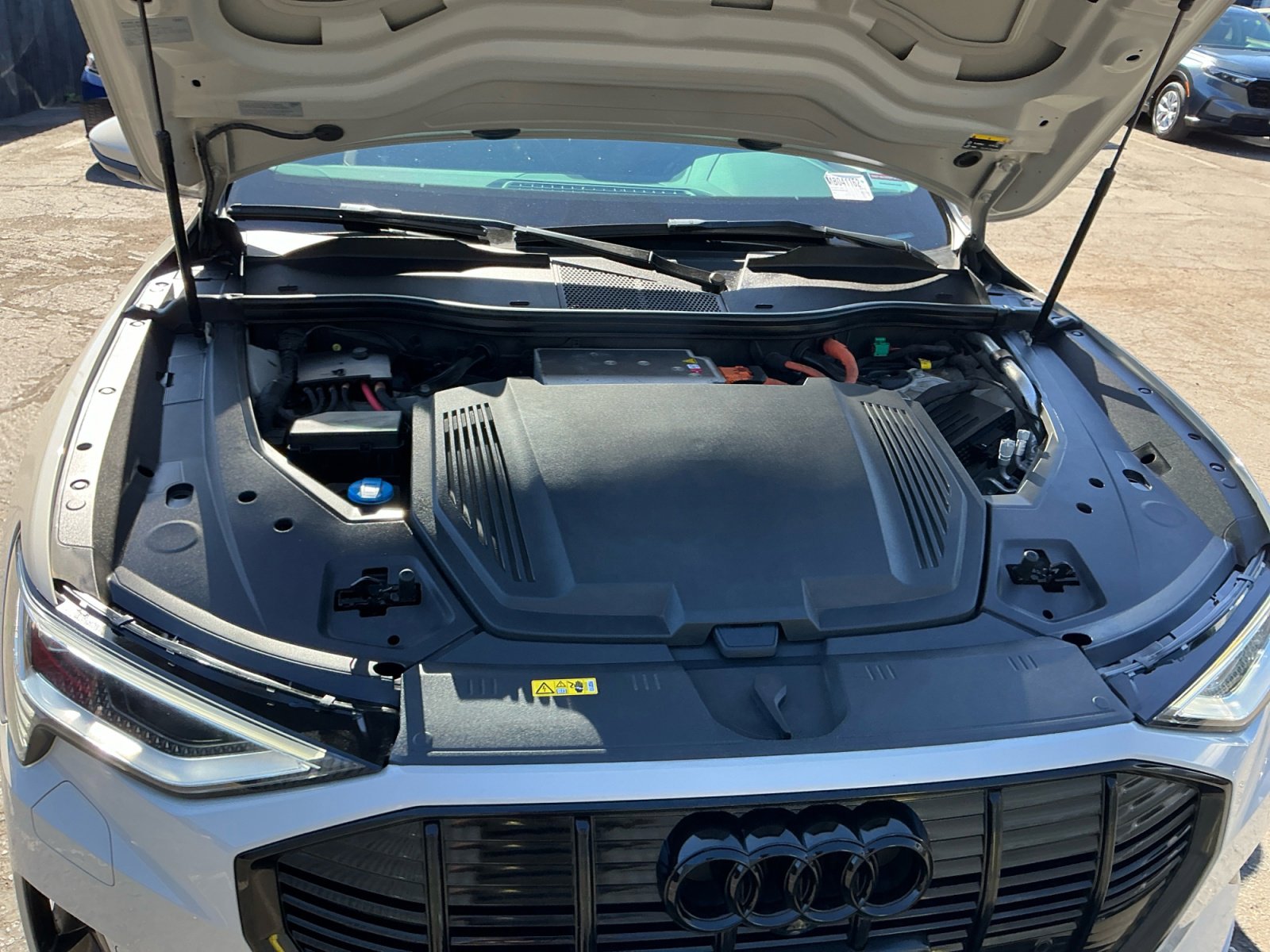 Used 2021 Audi e-tron Premium w/ Convenience Plus Package image 22