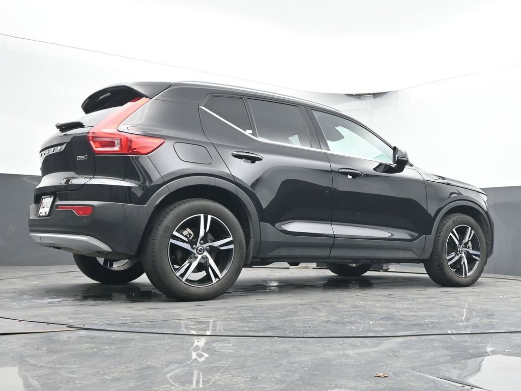 Used 2025 Volvo XC40 B5 Core AWD/4WD image 30