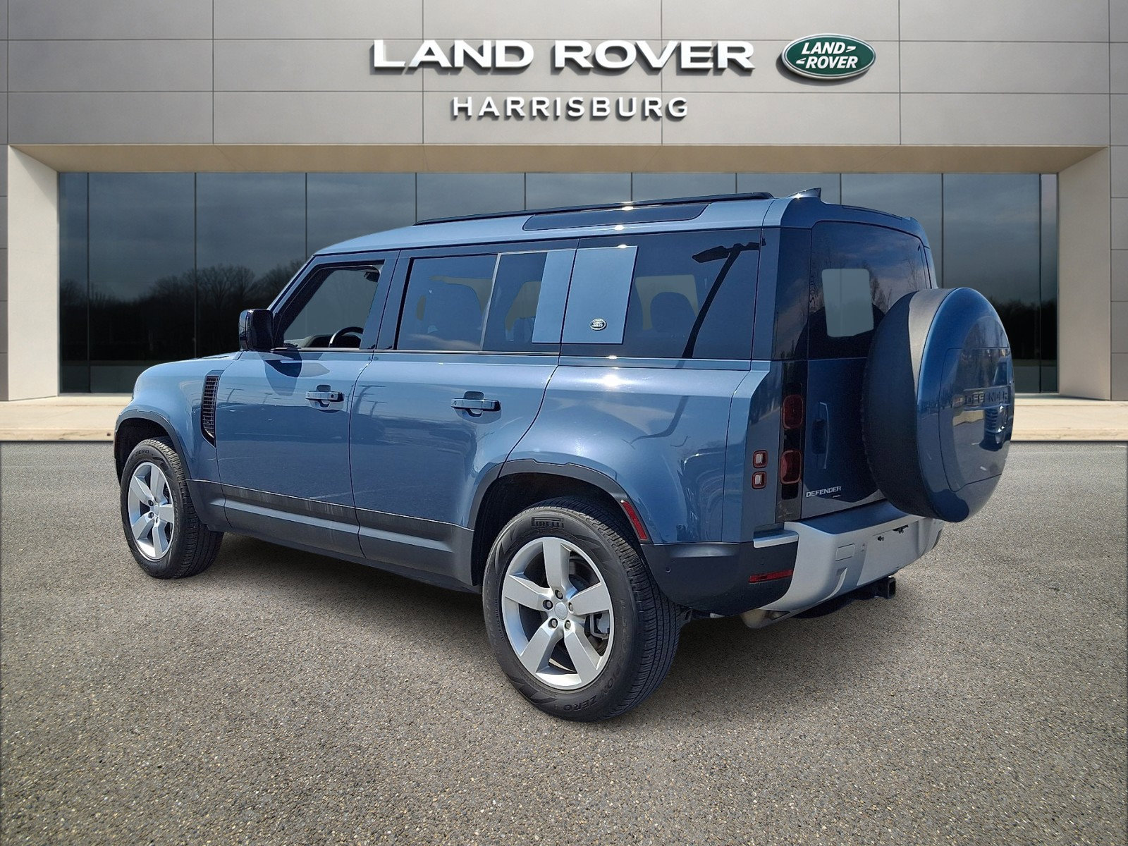 Used 2023 Land Rover Defender 110 SE image 2