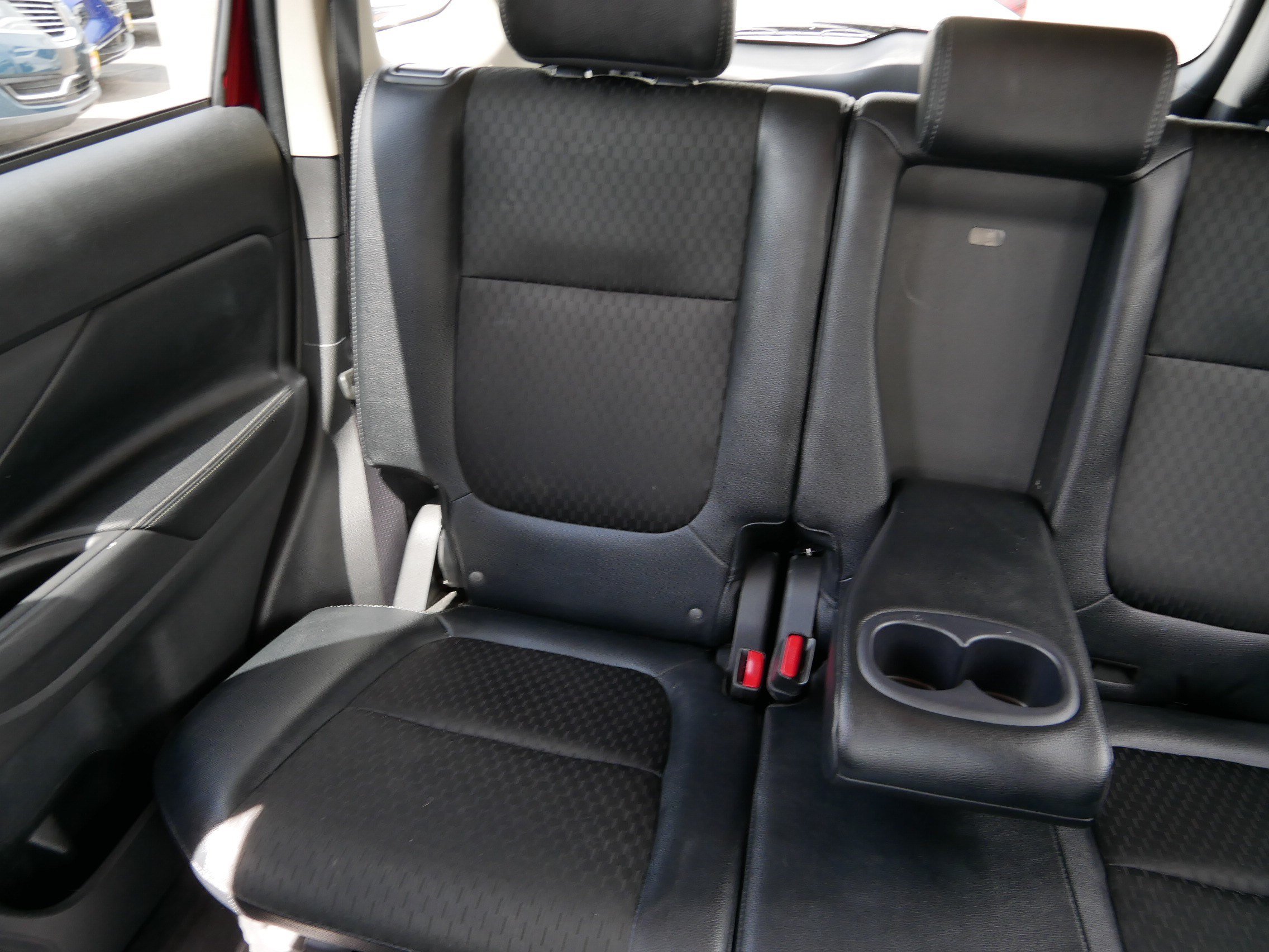 Used 2015 Mitsubishi Outlander SE FWD image 12