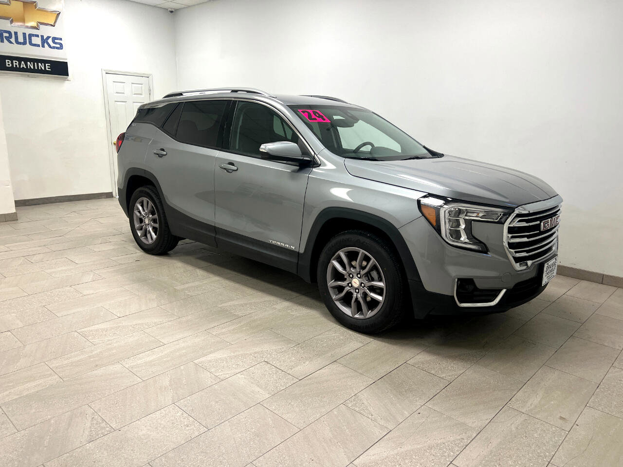 Used 2024 GMC Terrain SLT image 8