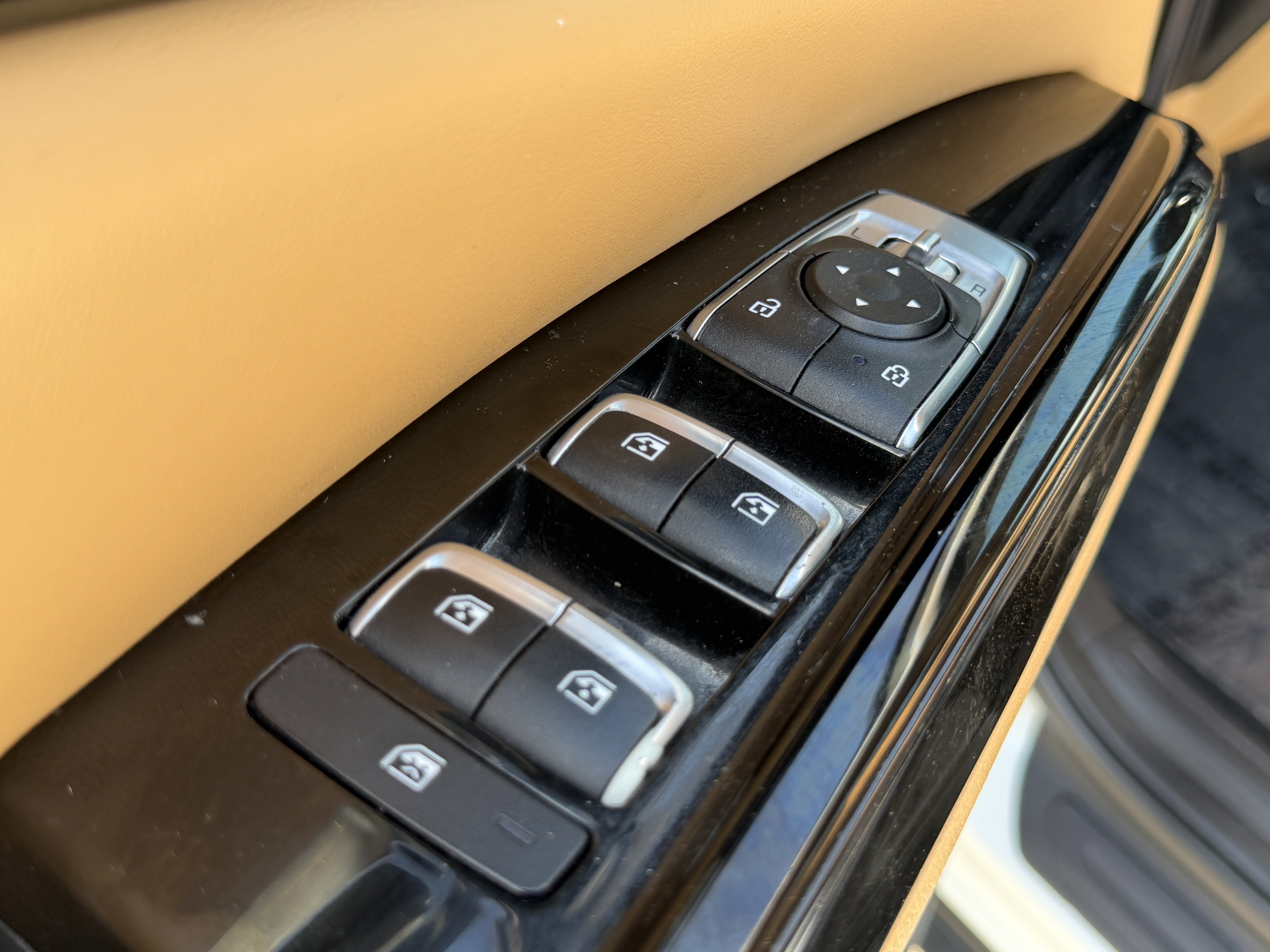 Used 2022 Kia Carnival EX FWD image 14