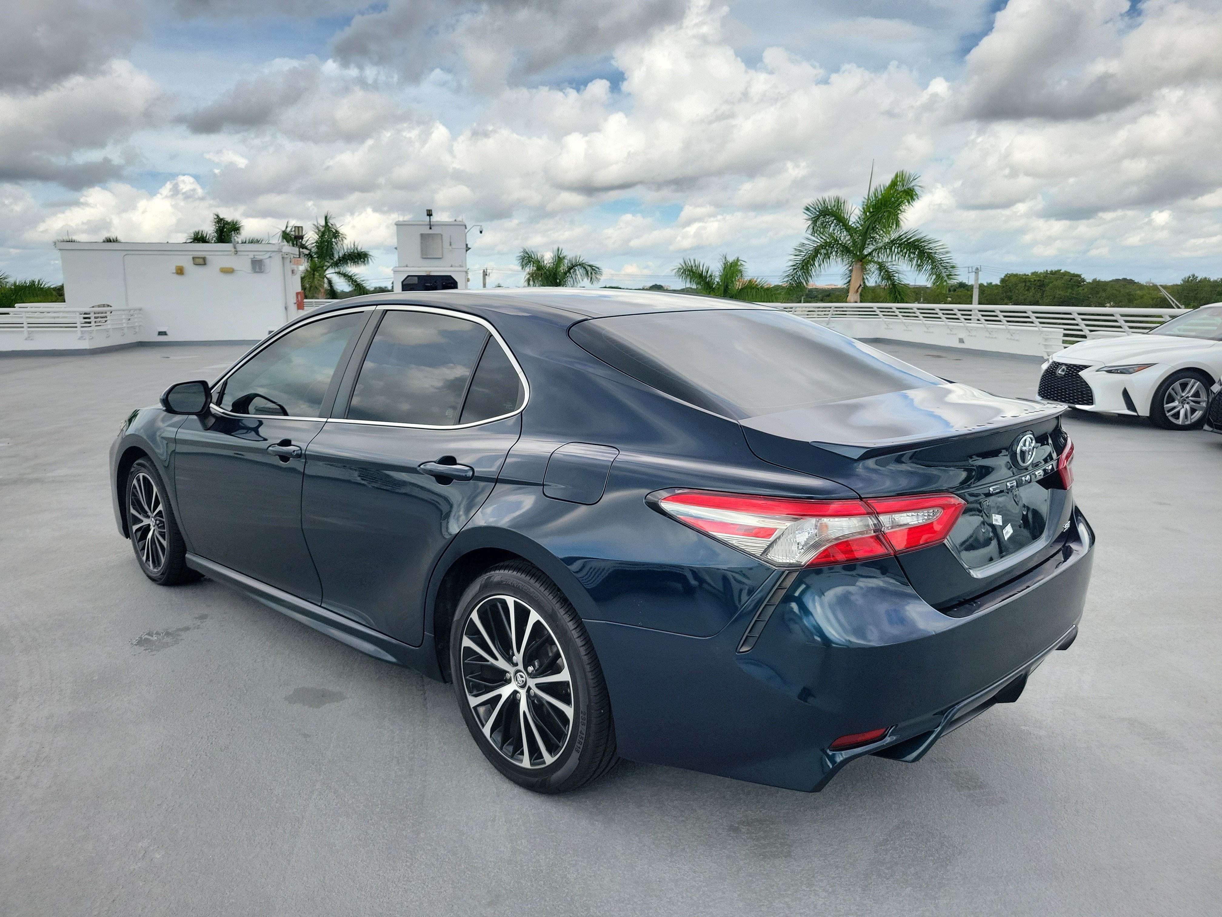 Used 2018 Toyota Camry SE FWD image 4
