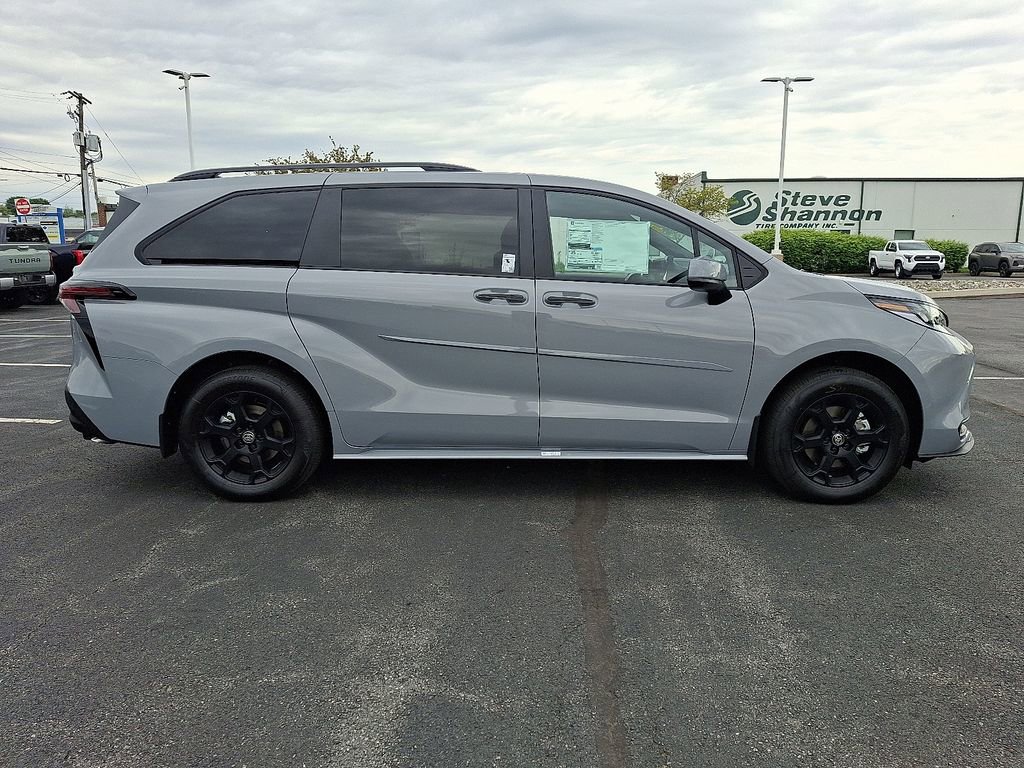 New 2026 Toyota Sienna XLE Woodland Edition AWD/4WD image 8