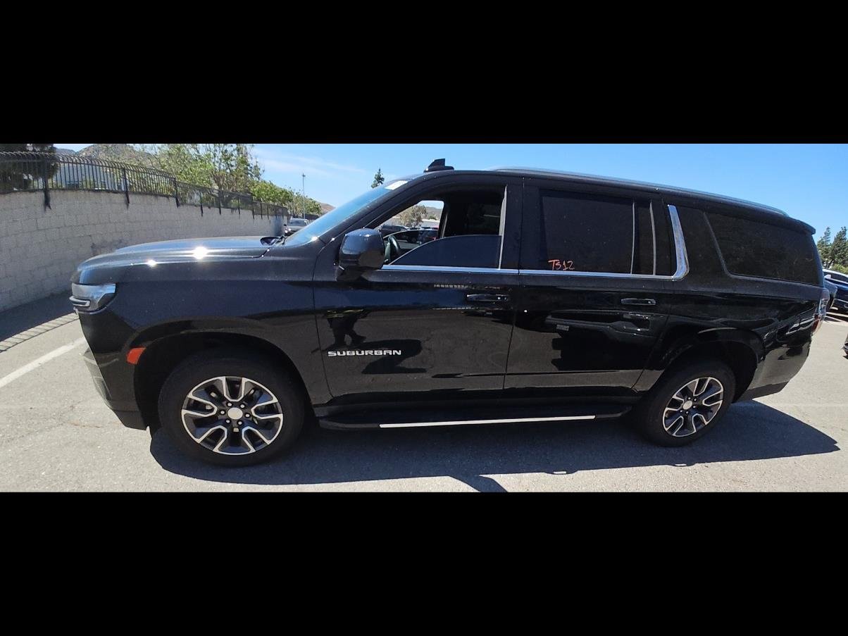 Used 2023 Chevrolet Suburban LS RWD image 7
