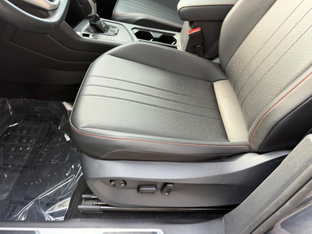 Used 2024 Volkswagen Tiguan Wolfsburg Edition image 21