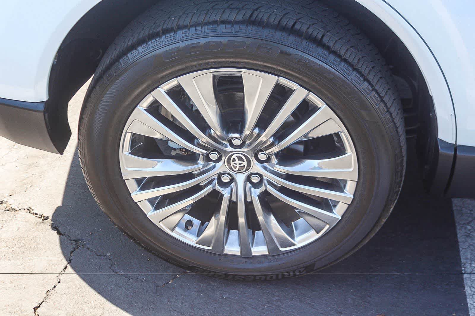 Used 2023 Toyota Venza Limited AWD/4WD image 11