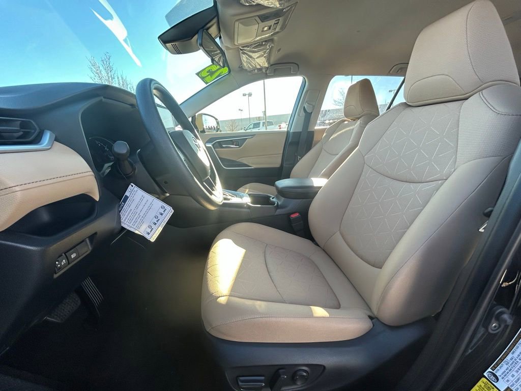 Used 2025 Toyota RAV4 XLE image 12