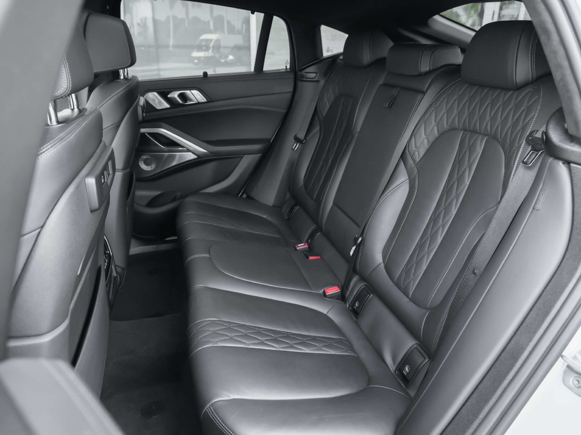 Used 2023 BMW X6 M50i w/ Executive Package AWD/4WD image 7