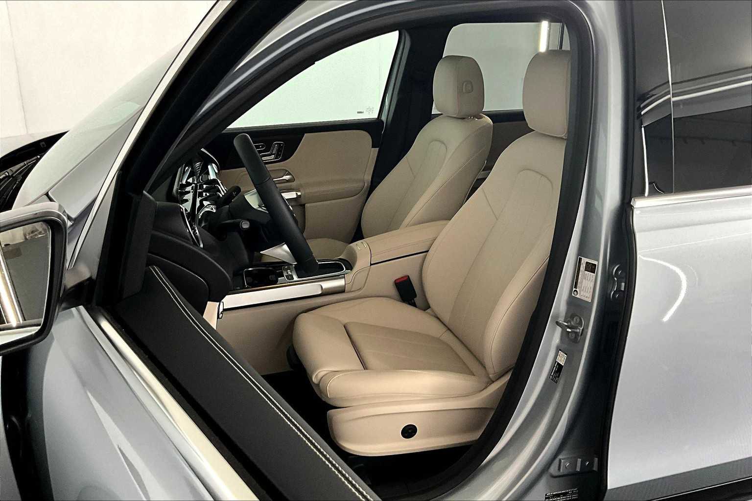 New 2026 Mercedes-Benz GLB 250 4MATIC image 14