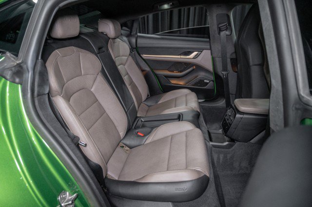 Used 2023 Porsche Taycan image 12