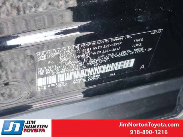 Used 2025 Toyota RAV4 XLE FWD image 33