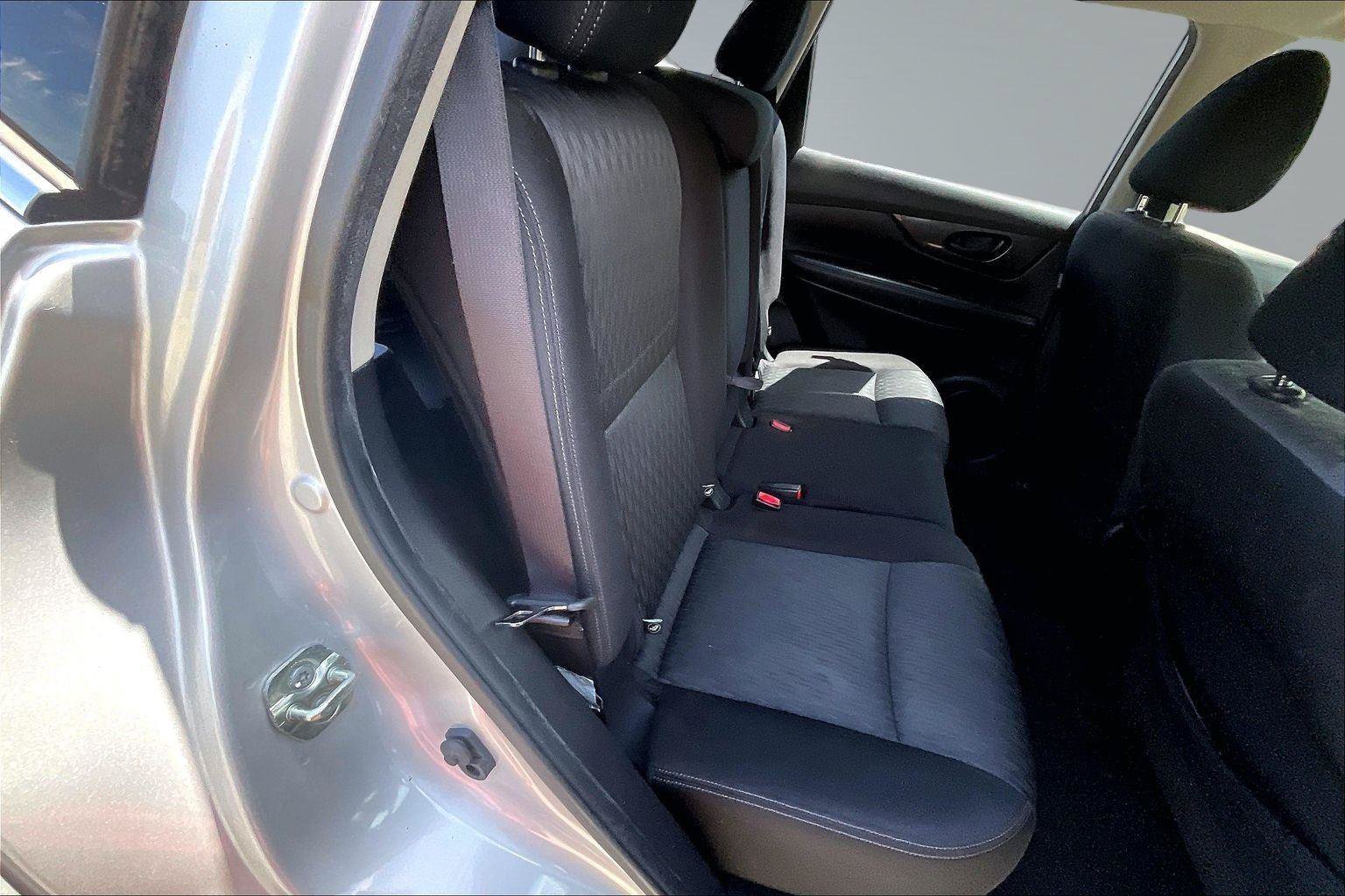 Used 2020 Nissan Rogue S FWD image 27