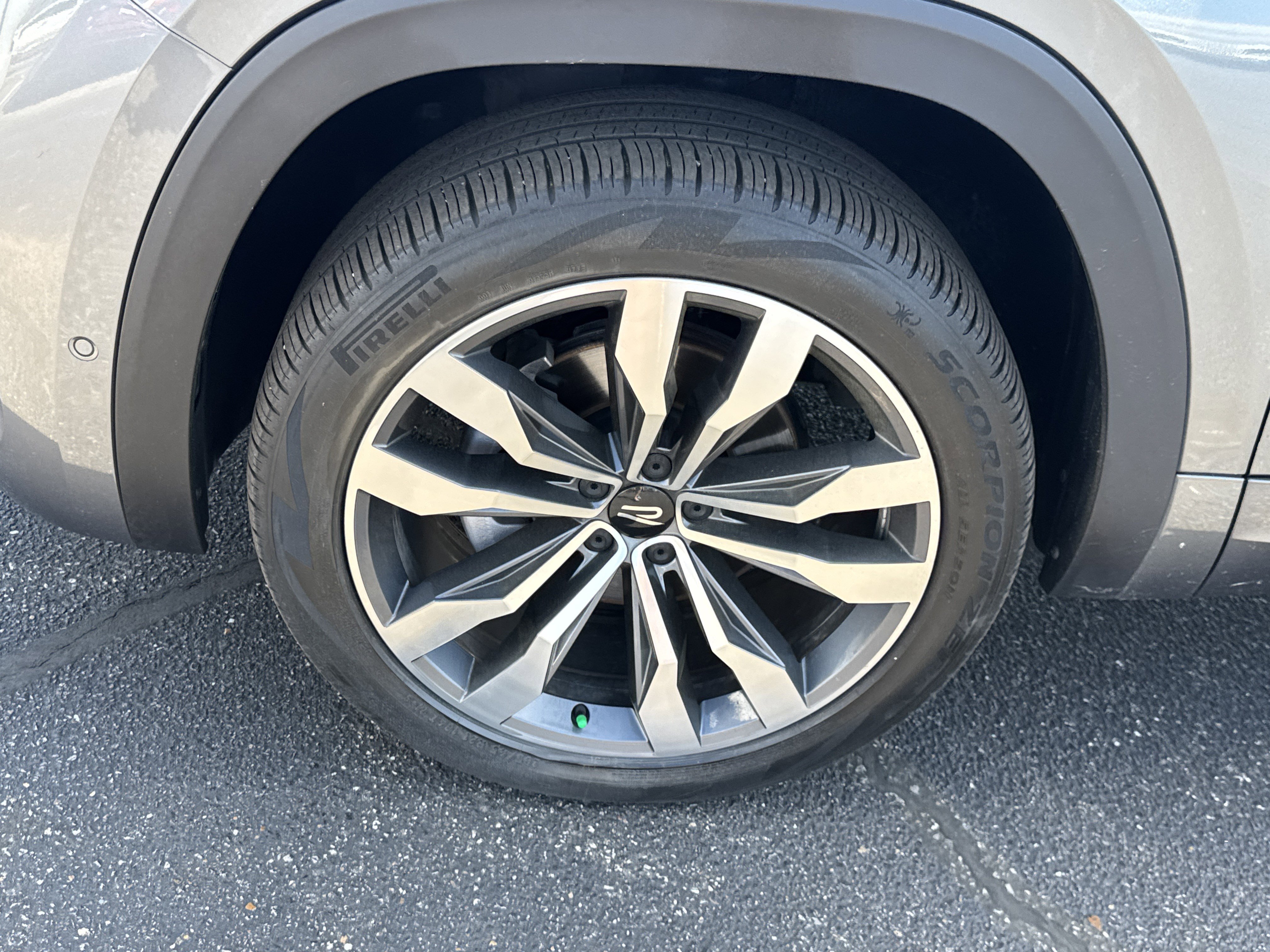 Used 2023 Volkswagen Atlas SEL Premium image 9